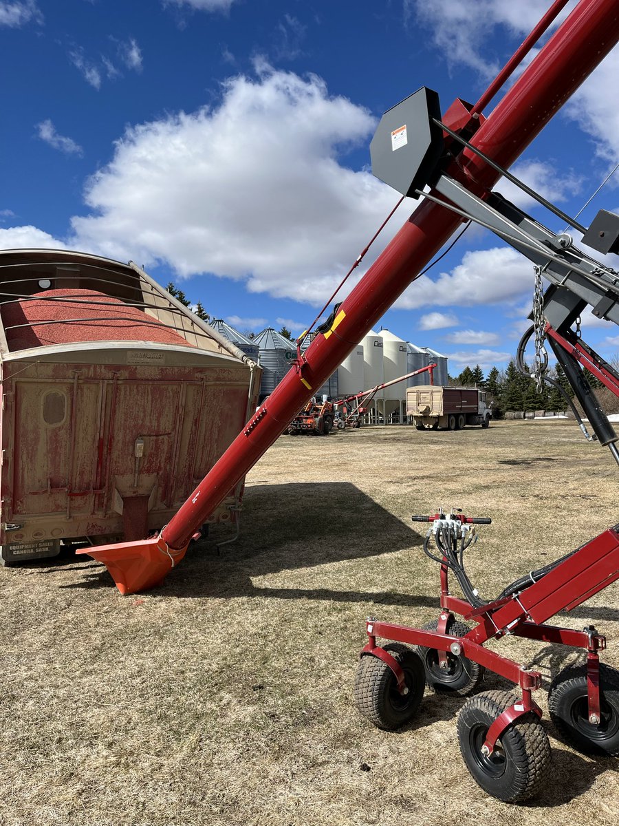 FarmerWilk's tweet photo. Some future bread 🥖 seeds getting some @CortevaCA protection and nutrition with some #Straxan and #Action5 . @LaramieSlade @SynergyAGLumsdn https://t.co/ObNb9snKQI