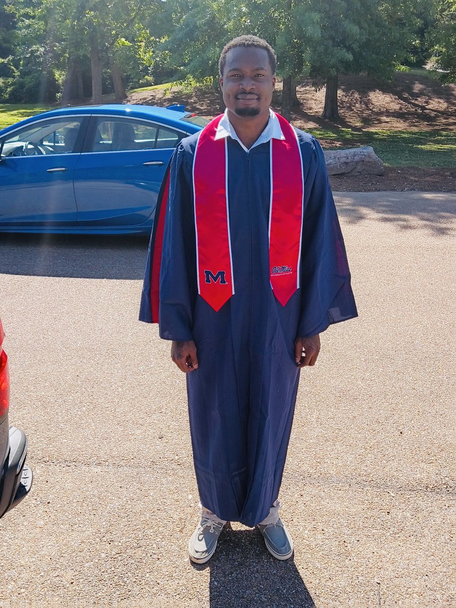 HolmesMBB's tweet photo. Congratulations to former manager, Jamison Stokes, Jr. and former Bulldog, Hobert Grayson IV on graduating from the University of Mississippi today! ❤️💙🎓
#WeDogs🐶 https://t.co/V8E3tAa66z