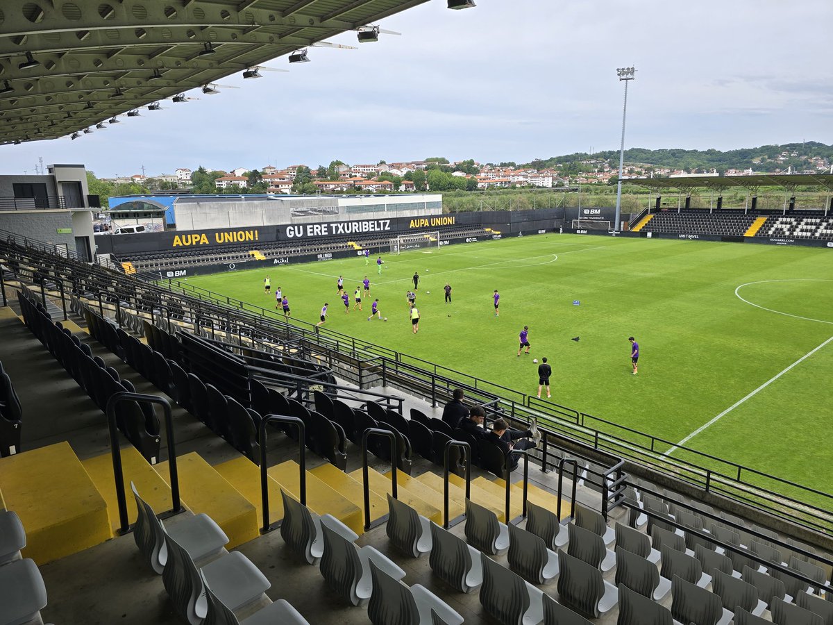 bradley_steve's tweet photo. On a Basque Country footballing tour, &amp; packing the games in 👍 Got 3 under my belt today. First up was @RealUnionClubIrun B Team in the Basque regional league (Tier 6), hosting the football team of the Basque institution that is @MondragonCF. Real UnionB hav a hell of a stadium! https://t.co/u0u81KxX26