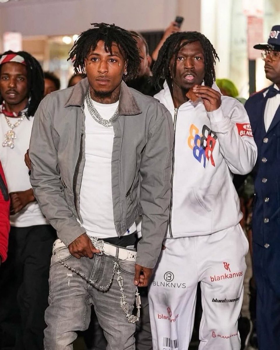 🤫 tweet media