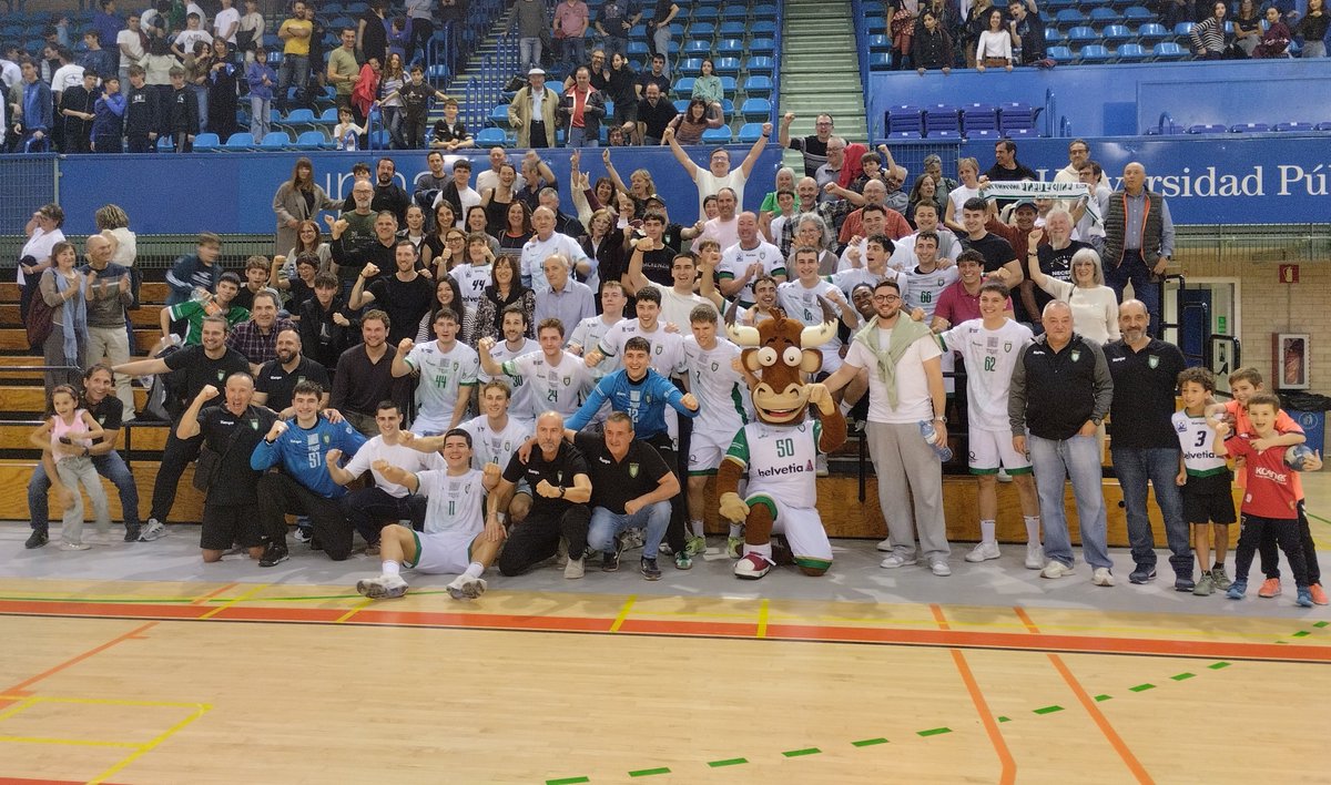 Jimbilu's tweet photo. Este @AnaitasunaBM peleará por volver a la @ASOBAL en una fase que se disputará en Sagunto. Hoy ha arrollado al líder y ya ascendido @bm_prointegrada en la UPNA. En la foto no sale Mikel Redondo, lesionado en una fea acción. https://t.co/wcyyGaRxAP