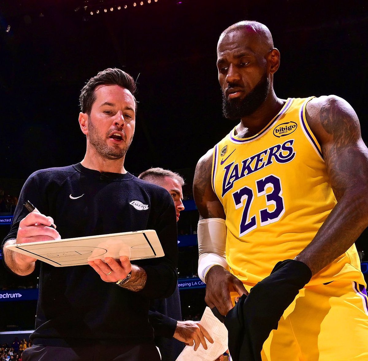 LakeShowYo tweet media