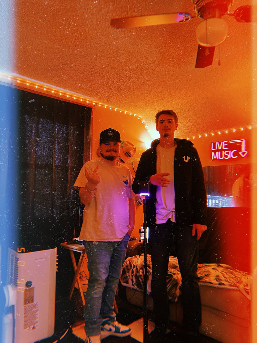 doubleddrunkpod's tweet photo. wrapped up filming of episode 5 for the Disturbed Drunk Podcast last night! Episode 5 will have video footage too so you can drink and laugh with us the whole time 
https://t.co/IJqERlUhCW
#youtube #spotifypodcasts #applepodcasts #buschlight #buschlightapple #saturday https://t.co/pi6P1oMYSB
