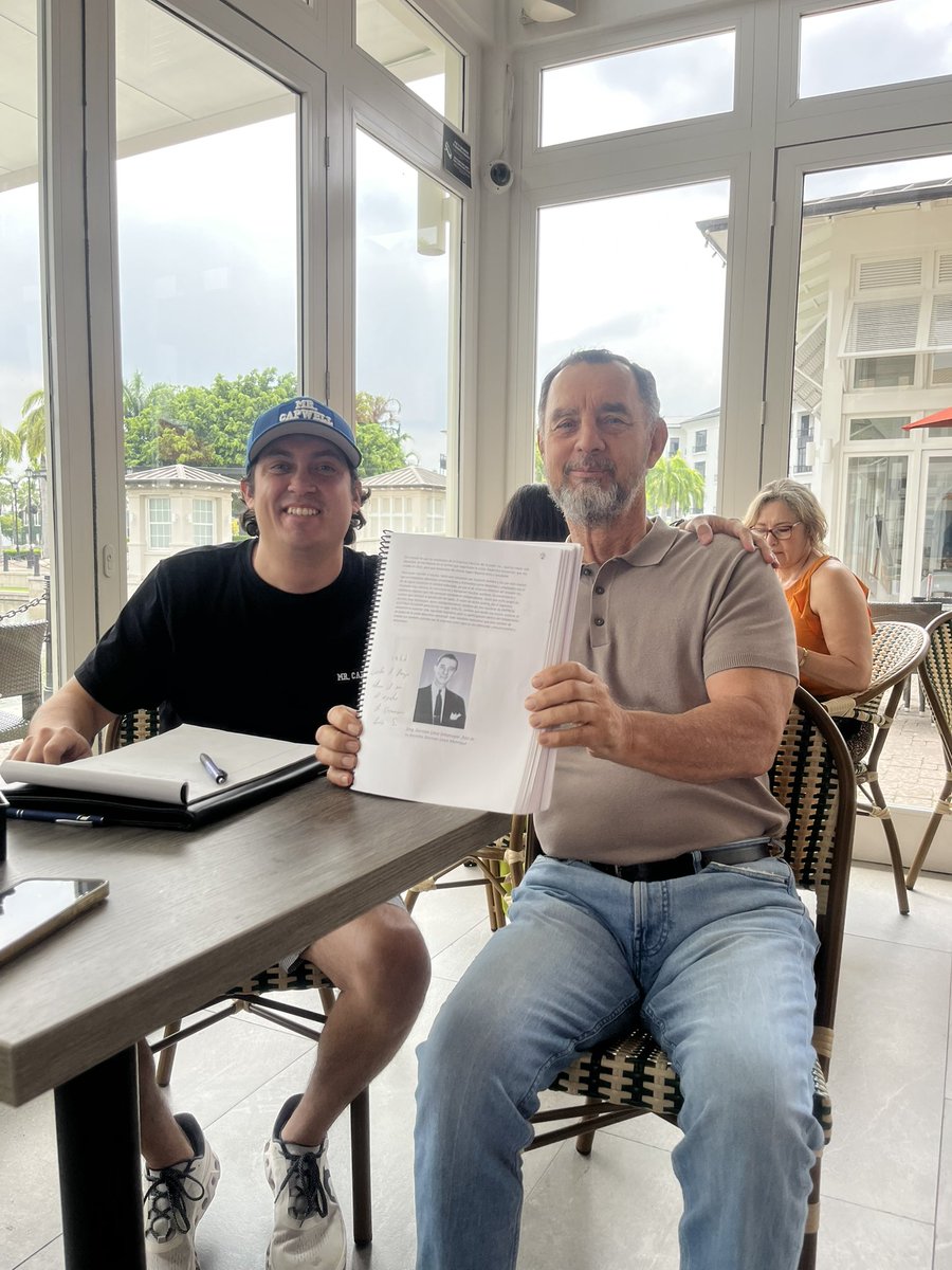 mr_capwell1902's tweet photo. Con don Fernando Lince, nieto del creador de la sigla EMELEC en 1925.

Tratando el tema del homenaje a lince. https://t.co/Okbwr2NN5f