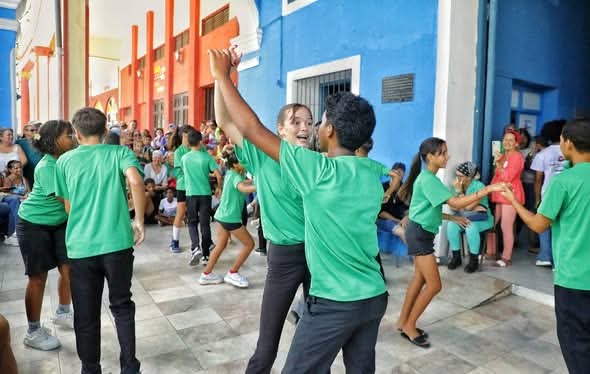 cpcc_sspiritus's tweet photo. Retomando el Son bailando Casino en #SanctiSpíritus 
#Hoy en todas las casas de cultura de la provincia. https://t.co/zbtG47zJ5l