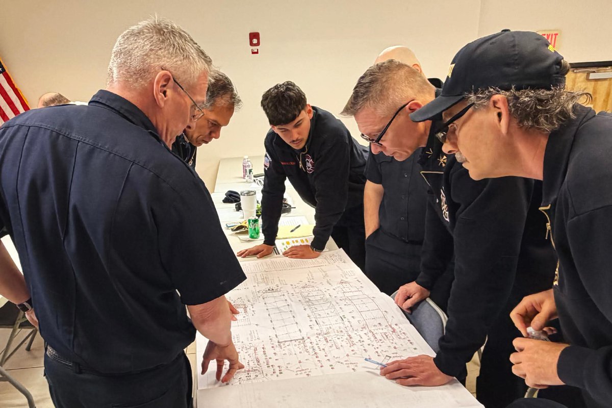 PFANJ_IAFF's tweet photo. ⚓️ FILLING THE GAP: From the Streets to the Seas ⚓

🧠 When faced with a Shipboard Firefighting educational gap we turned to the 366,000 professional firefighters of the @IAFFofficial. The #IAFF is a living database of knowledge &amp; experience to no other organization can offer. https://t.co/VyT8hsGqiL