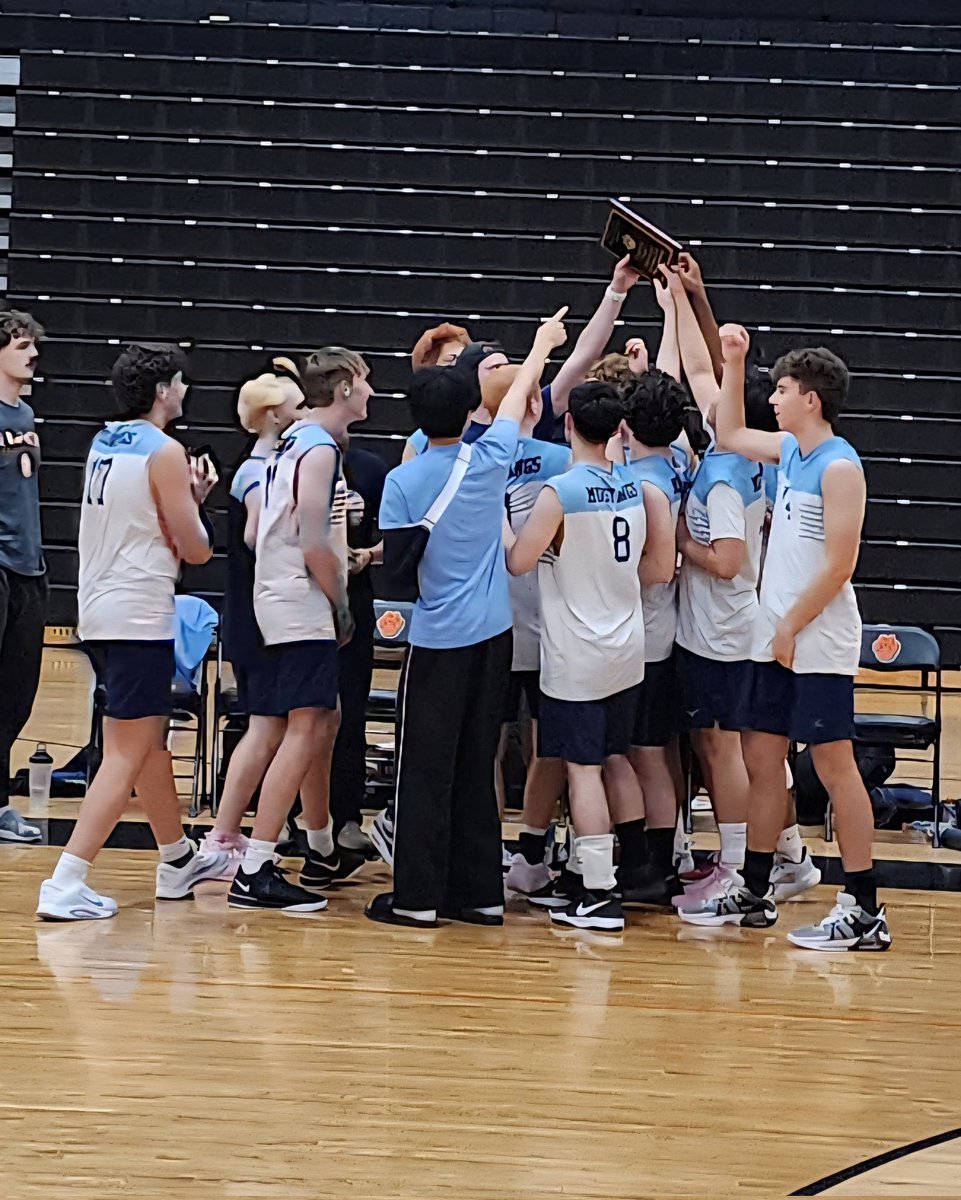 Mrs_Conboy's tweet photo. They did it again! It's a 3-peat! The @DgsBoysVB JV team won all 3 tournaments this season! Way to go Mustangs!
#MustangStrong #MustangPride https://t.co/v6SbUZMGb2
