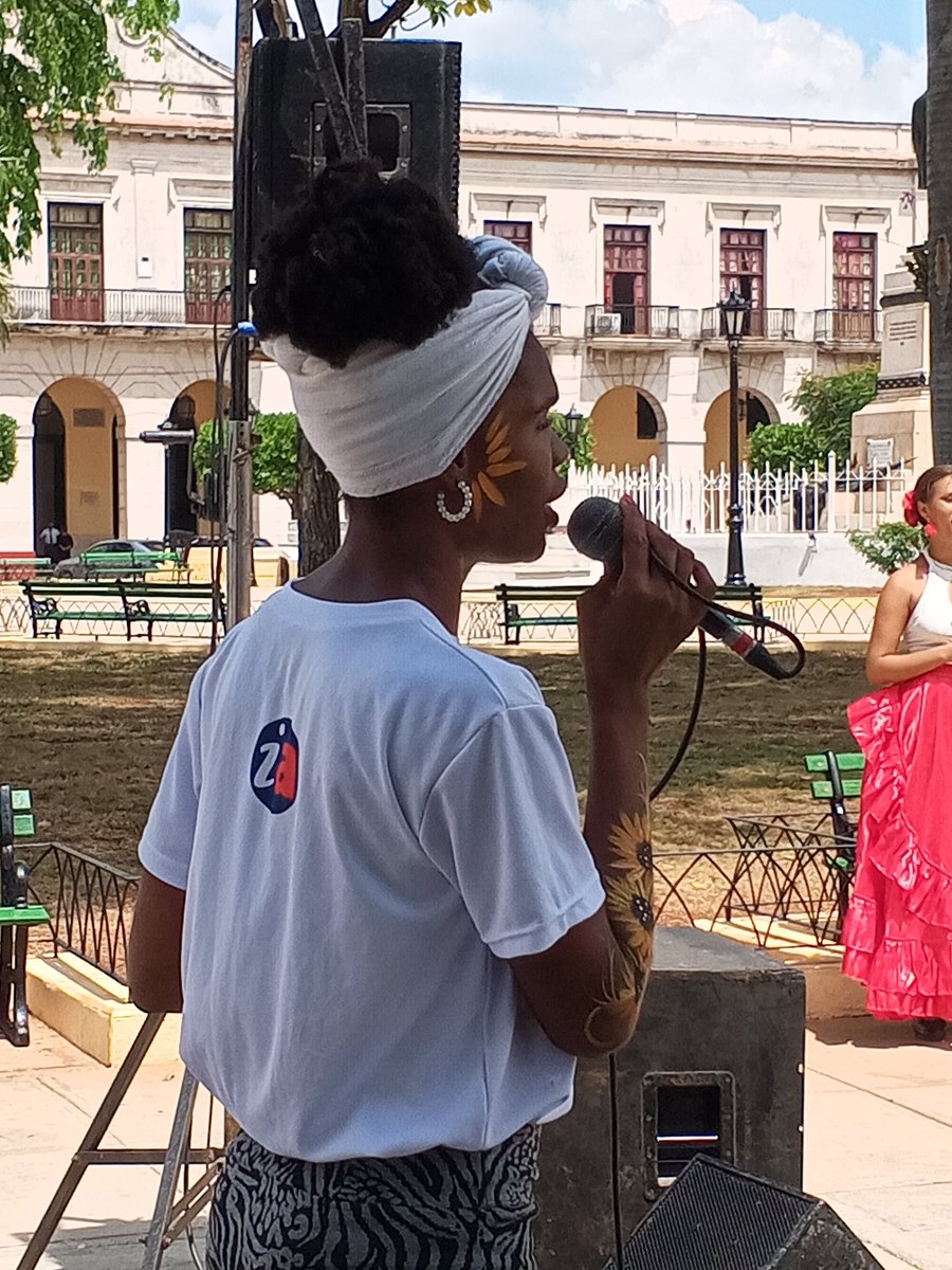 j_noslen's tweet photo. Seguimos en Plaza Joven desde el Parque de la Libertad festejando el Día de las Madres.
Nuestra Brigada de Instructores de Arte en Matanzas presente con sus unidades artísticas y proyectos socioculturales defendiendo nuestra cultura.
#MatancerosEnVictoria
#CubaEsCultura
#Cuba https://t.co/EpJAkOvqzi
