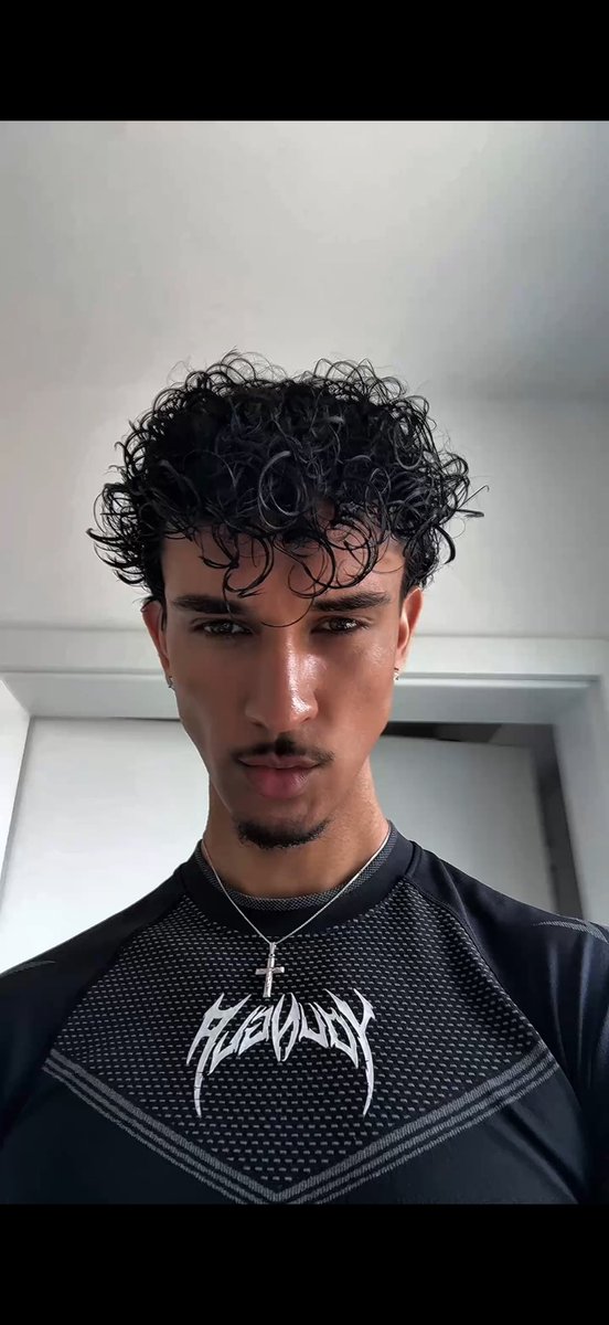 sliiema's tweet photo. Same person btw https://t.co/SMfDR6R0Tm