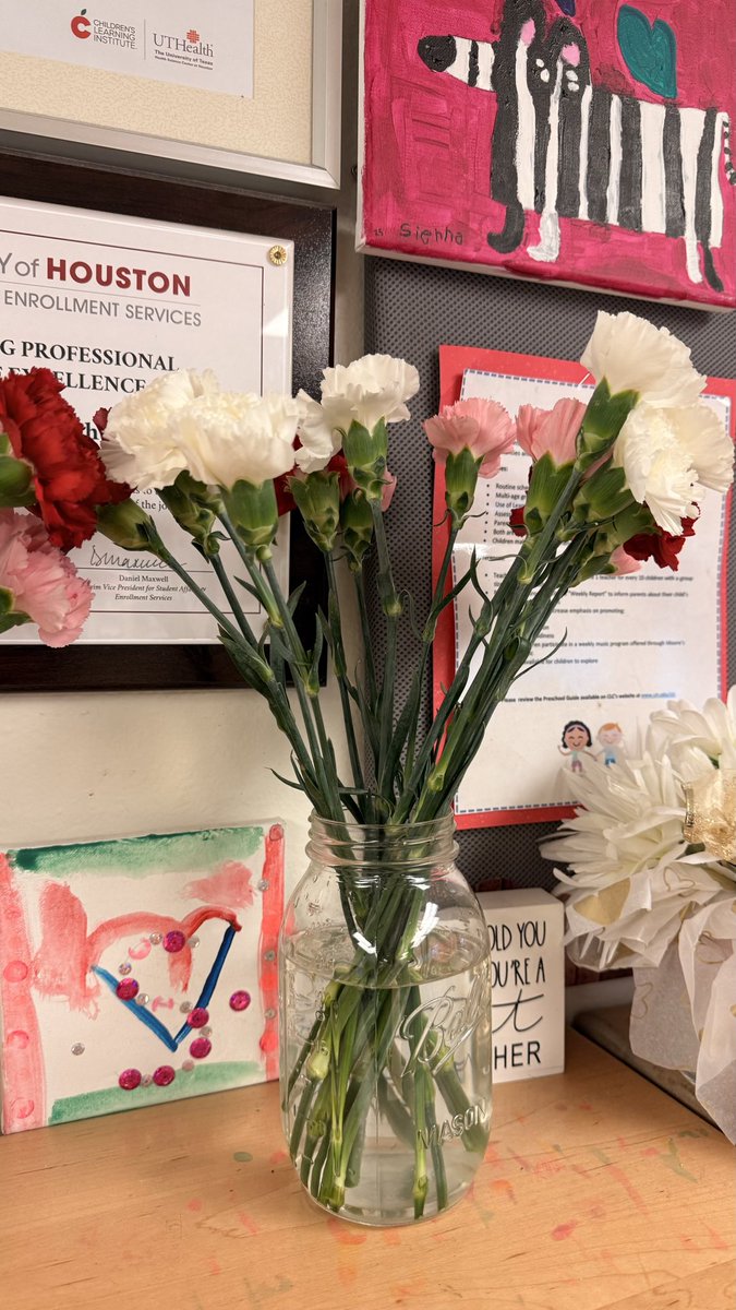 mshernandez99's tweet photo. Happy Teacher Appreciation Week! The love and spark for teaching is truly a gift that I do not take for granted! l am grateful to be doing the job and changing and shaping the future! Thankful for the amazing people I work with at the University of Houston CLC! ❤️🍎 https://t.co/NnaAKuHsm8