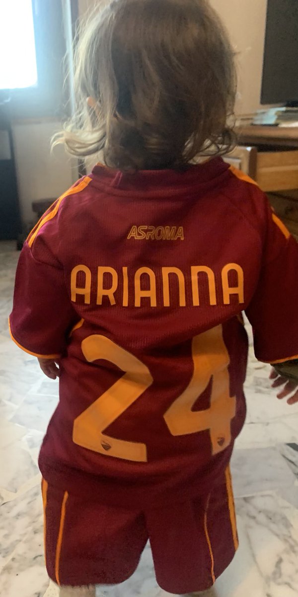 SCojoni's tweet photo. Prima maglietta..💛❤️ https://t.co/v5d027QDvY
