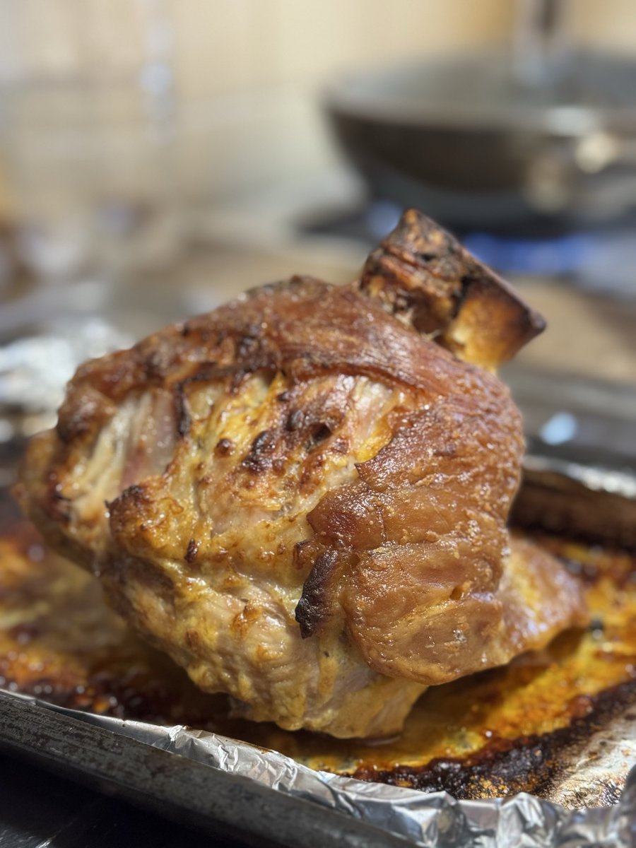 PandaWell08's tweet photo. Traditional Czech pork knuckle marinated in dark beer. Yum!

#MyHusbandIsAChef #Czech #NakedKitchen https://t.co/BK9zDiAyni