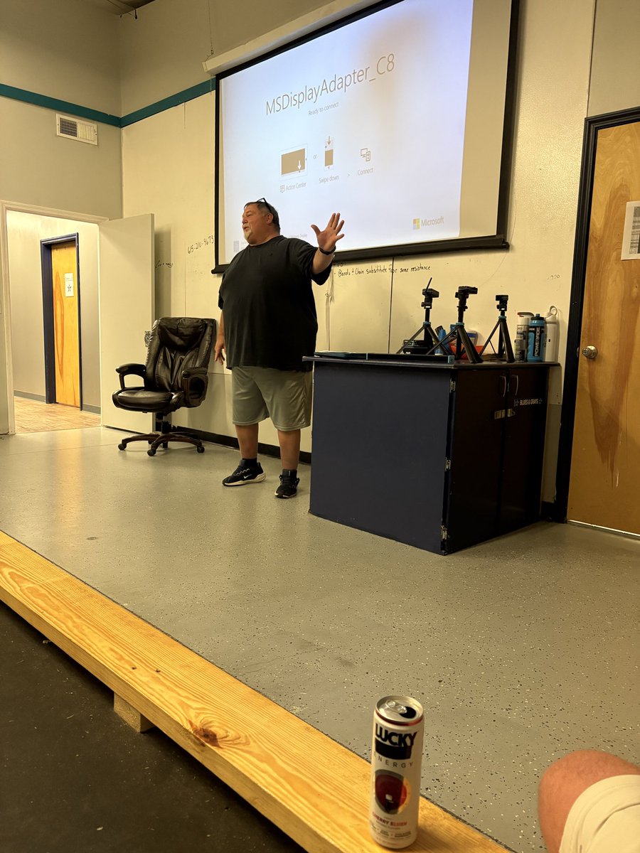 StarsFootball's tweet photo. Great day talking ball. #p2bass @SiegelAthletics https://t.co/23irnsW9cL