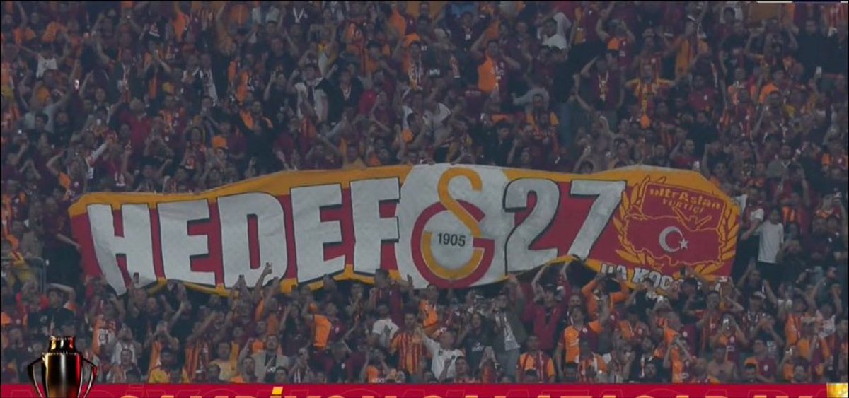 GSG_SCOUT's tweet photo. Galatasaraylı taraftarlar: "HEDEF 27" https://t.co/fpvuWQrI4j