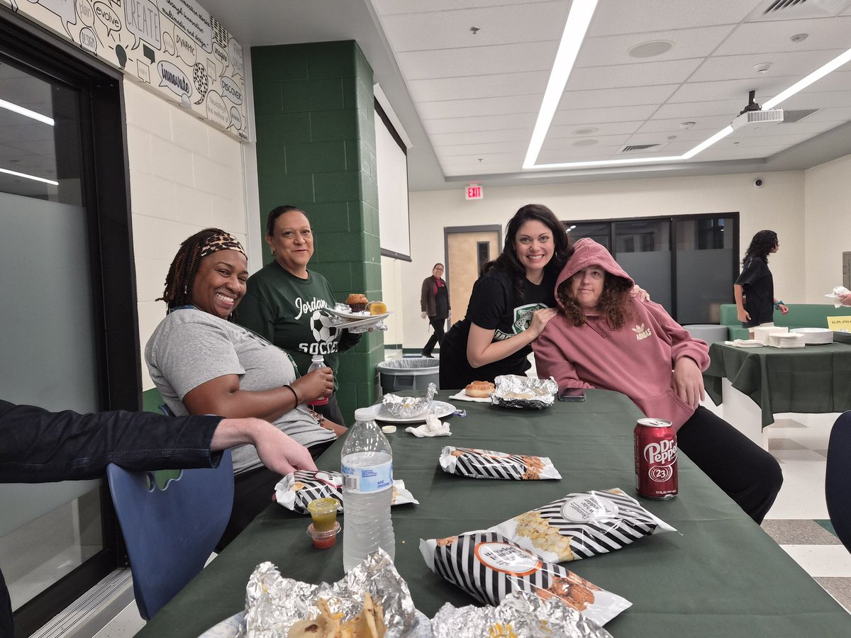 LadyJags1's tweet photo. Thank you, Thank you, Thank you.  We are overwhelmed with gratitude for all of our LadyJags families that donated to our 1st annual teacher appreciation ❤️ breakfast.  It was amazing to see the turnout of support for our staff.  @JordanNISD @NISDJordanMag https://t.co/bxCyai1XrL