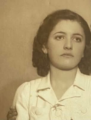 guraytezer's tweet photo. Rengi,ırkı,dini,kökeni,tabiyeti, maneviyatı,güzelliği ne olursa olsun "ANNE" olan; biyolojik,manevi,koruyucu ve anne olamadığı halde kalbinde evlat/çocuk sevgisi taşıyan her canlının önünde saygıyla eğiliyor ve "Anneler Gününü"  kutluyorum.Sizler olmasaydınız bizler de olamazdık https://t.co/EBem7qkZY4