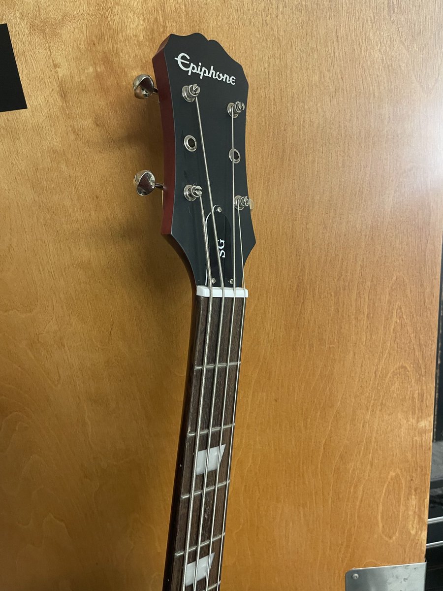 bbng1996's tweet photo. @j__franklin__ Np homie this one’s far from a husk. The “worst case” is you could cut a long angle into the neck and graft on a new headstock from an epiphone or a kit or something. I did this on a busted Jack Casady epi bass a couple years ago. Finish was ugly but you get the vibe lol https://t.co/fEuSLcZrQY