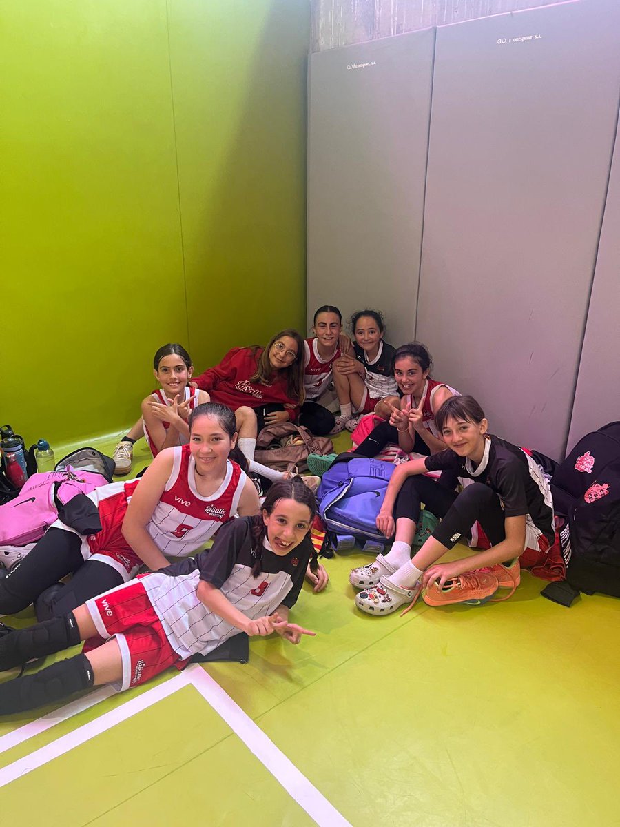 basquetsalle's tweet photo. L’alegria de les minis aquest matí!

El Mini Femení A ha guanyat a la pista del CBF Cerdanyola fent un molt bon partit i el Mini Femení 1 ho ha fet a la del Santfeliuenc

Bona feina, nenes!

#SomSalle https://t.co/H2hsQFcBFR