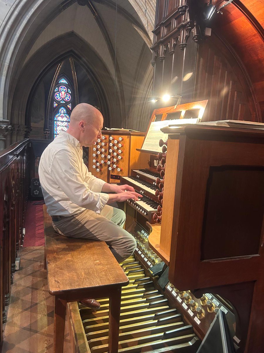 OrgueGrand's tweet photo. Retour en images sur l'audition d'orgue offerte par Kees Nottrot, organiste à la Martinikerk de Bolsward (NL) 🇳🇱, cet après-midi à la Basilique. 

Au programme : JS. Bach • C. Franck • L. Vierne 

📅 Rendez-vous, Samedi 13 juin pour la prochaine audition

📷 Olivier Penin https://t.co/oih0Axrqvq