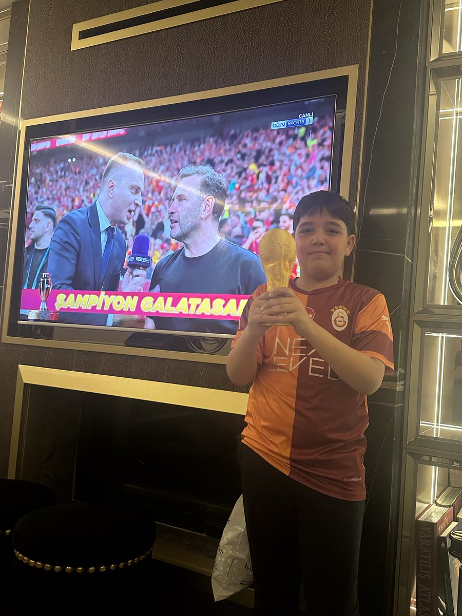 oudaoglu's tweet photo. تُوِّج فريق  Galatasaray بلقب الدوري التركي الممتاز لموسم 2025-2026، محققًا اللقب الـ26 في تاريخه، ومعززًا رقمه القياسي كأكثر الأندية تتويجًا بالبطولة. كما يعد هذا التتويج الرابع تواليًا
الحب يوسف ❤️⚽️ https://t.co/FHlXzihzWb