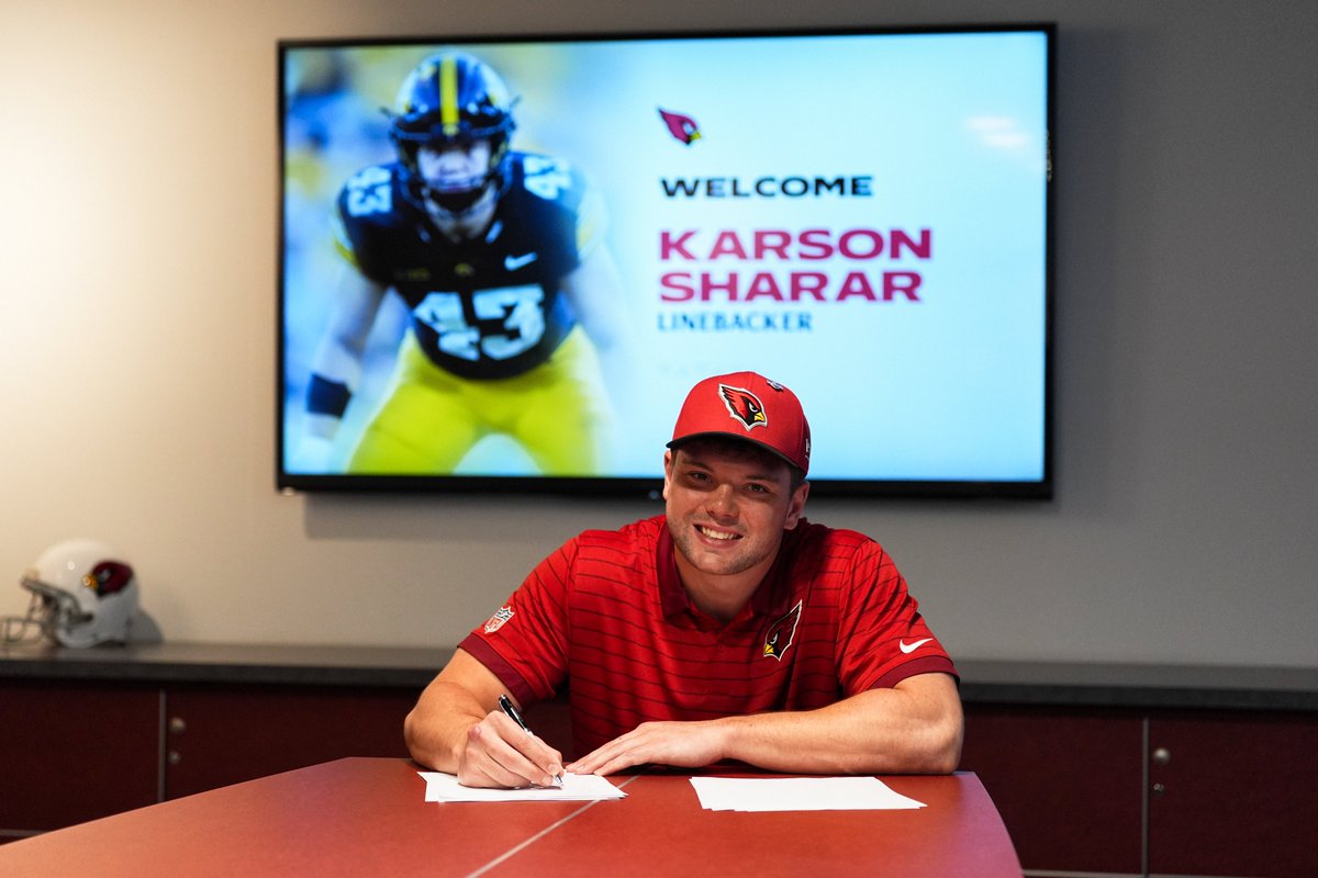 AZCardinals's tweet photo. Making it official 🖊️

#BirdGang https://t.co/nHgheSgJQN