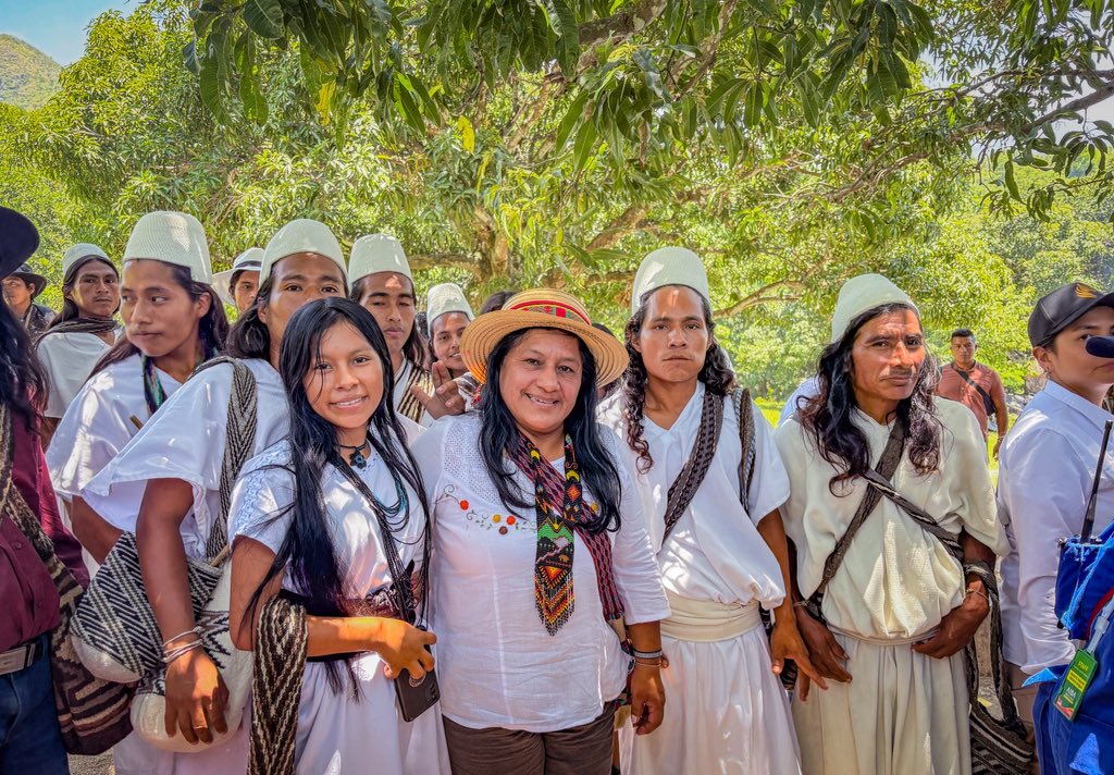 Desde el corazón del mundo, reafirmamos el caminar de los pueblos guiados por la espiritualidad, la memoria y la esperanza, en la búsqueda de las transformaciones que necesita Colombia.

Gracias a los pueblos indígenas de la Sierra Nevada, por su respaldo, sabiduría ancestral y