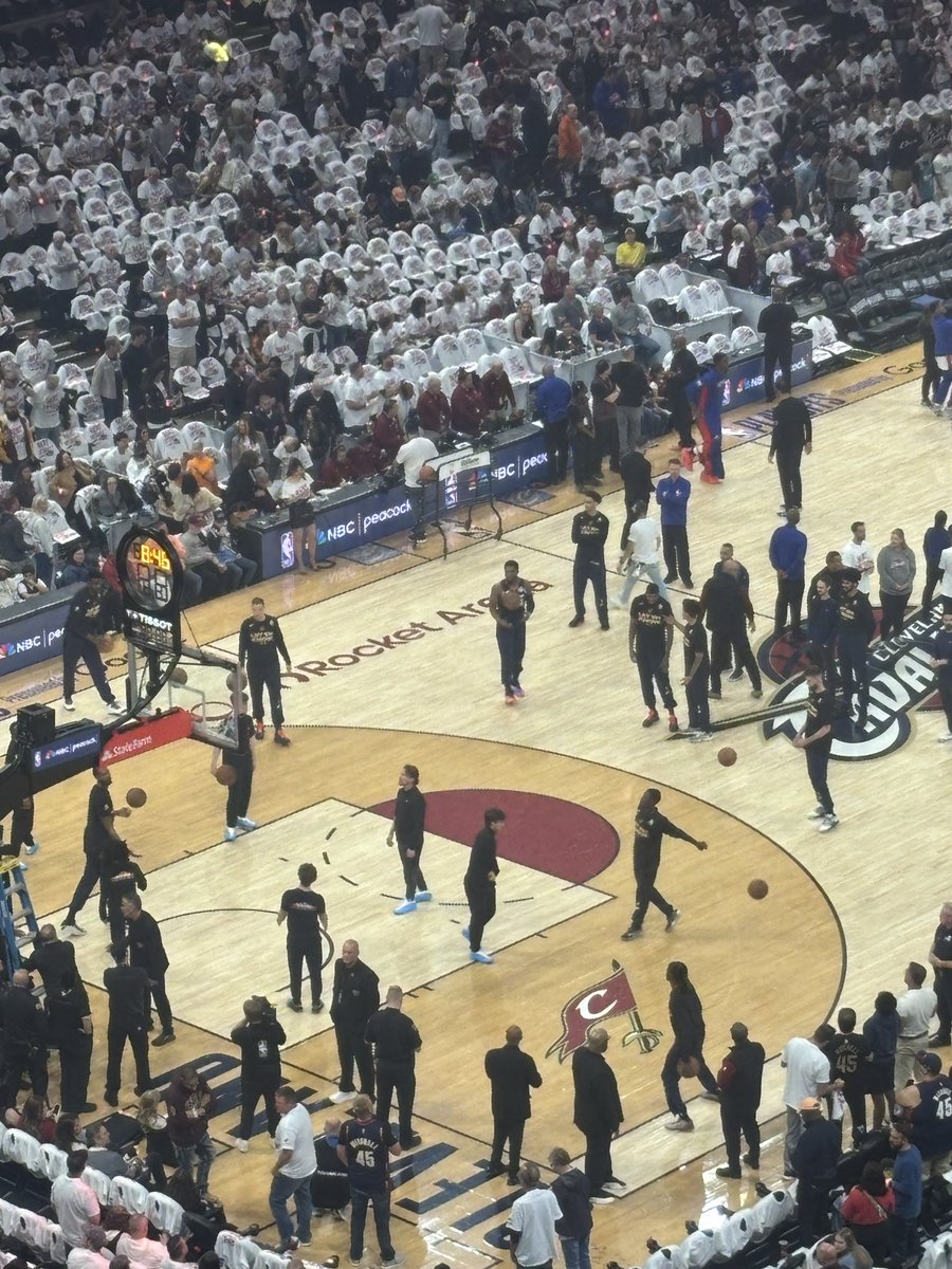 julia_gulia9's tweet photo. Beat Detroit! #letemknow https://t.co/zcT7cgtxSG