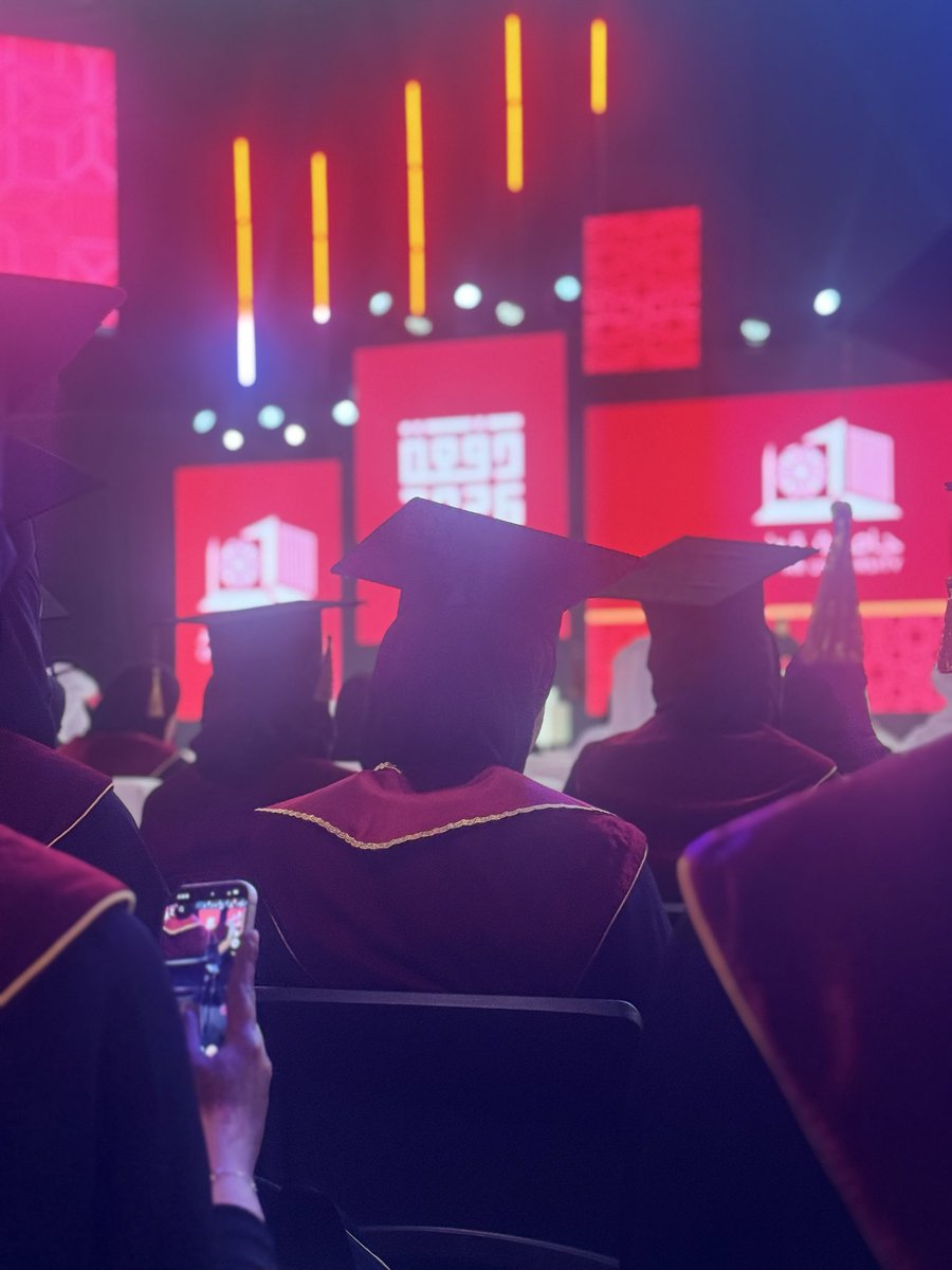 PerkofbeingJOJO's tweet photo. Finally 🎓✨

9.05.2026 https://t.co/0Km4KXeDI0