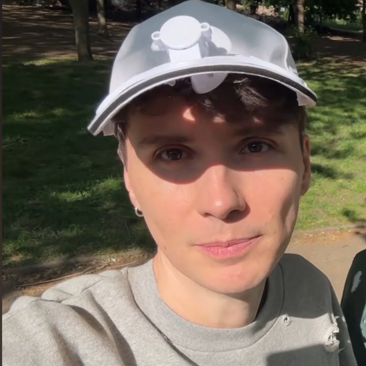 klara tweet media