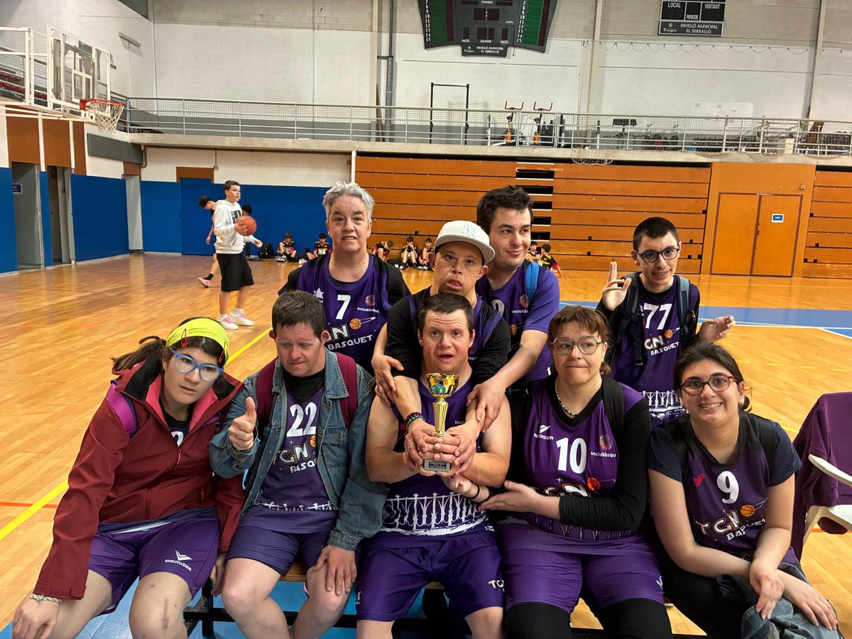gemmafuste4's tweet photo. Felicitats a tots els equips participants de la lliga interclubs de bàsquet  @acellfederacio per una temporada plena d’esforç, companyonia i superació! 🏀👏

Gràcies per fer créixer l’esport inclusiu i demostrar, una vegada més, que el bàsquet és molt més que un joc! https://t.co/Soq2WBRdDx