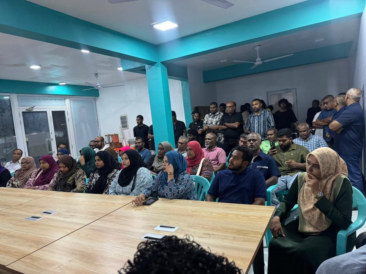 wadde_mv's tweet photo. ހިތަދޫ އުތުރު ދާއިރާގެ ބައިއިލެކްޝަންގައި ވާދަކުރައްވާ PNC# ކެނޑިޑޭޓް އަހްމަދު ސައީދުގެ ކެންޕެއިން ބާރަށް ކުރިއަށް!! 

އުތުރު ދާއިރާއަށް   އަޙްމަދު ސަޢީދު 
ކެނޑިޑޭޓް ނަންބަރ 1 

#VotePNC 
#AsluMeeha 
#Dhivehingeraajje
#HithadhooUthuru https://t.co/v4oXg8DuVK