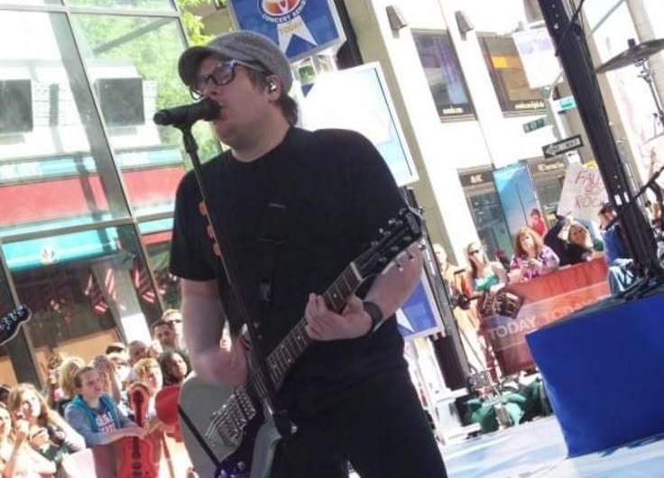 dearestcitrus's tweet photo. I love u 2009 patrick so cute https://t.co/OQ39JrAHJV