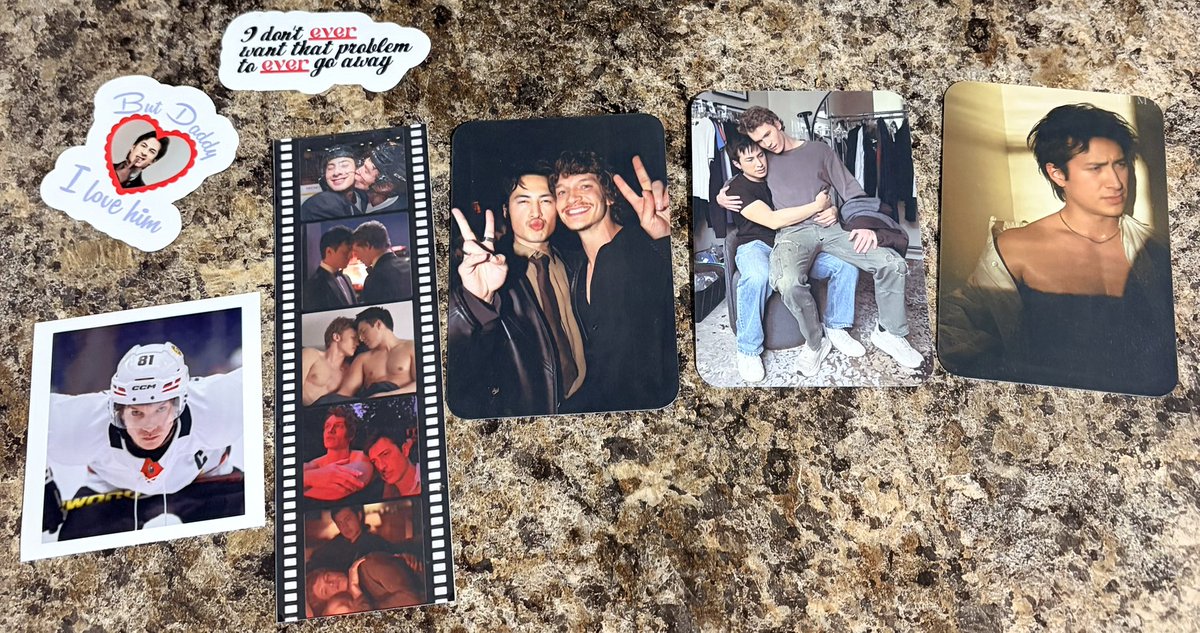 wilmonalways's tweet photo. got the cutest stickers and photo cards from @Tigerdini tysm i love them so much https://t.co/ZIleleV9Ea