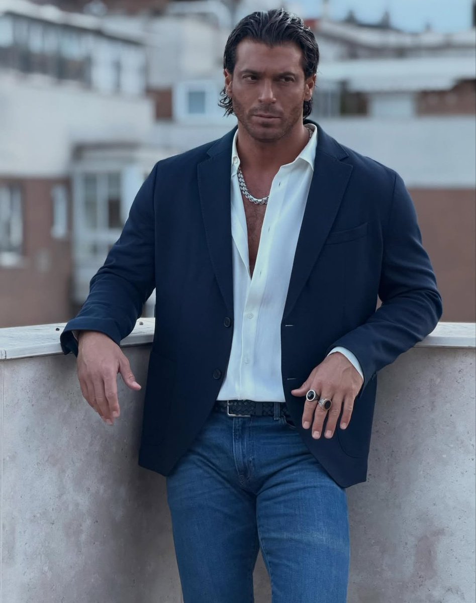 🇪🇸 #CanYaman #EnginAkyürek tweet media