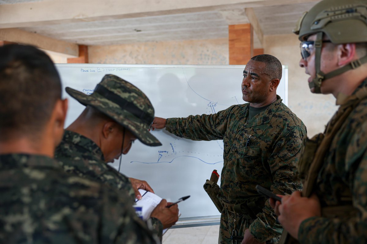 U.S. Marines tweet media