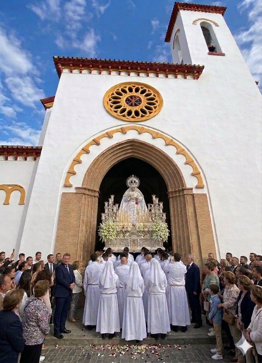 Gpsoberano_'s tweet photo. ¿Imagináis este momento en Ciudad Jardín? ⛪️✨

​Estas recreaciones de la Virgen de la Purificación reflejan un sueño que pronto será realidad. Queremos hacer barrio y procesionar juntos. 🕊️

​¡Súmate a la cofradía! 📩 MD para info.

​#CiudadJardín #Málaga #CofradíasMLG https://t.co/88s9m6NK1d