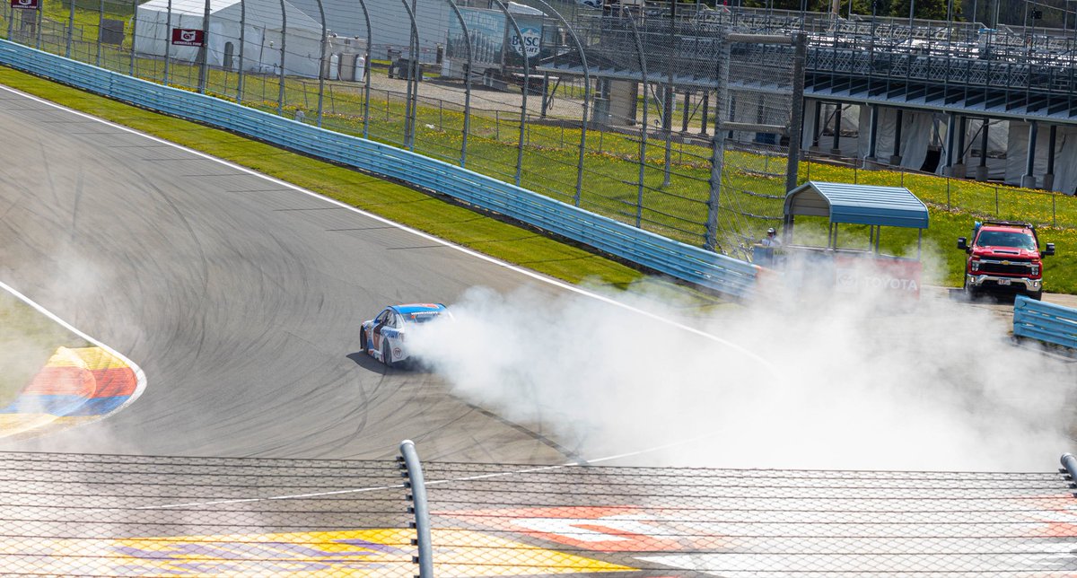 scotte97's tweet photo. Friday was a pretty solid @WGI day for @KadenWHoneycutt 🏁🍻 https://t.co/KoHWBbLffJ