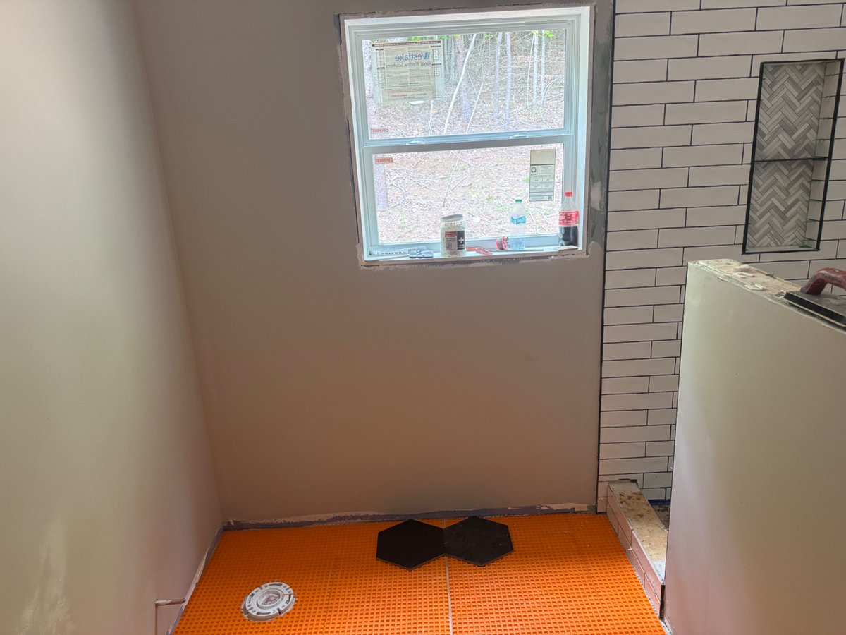 Stompjoe's tweet photo. Saturday at the spec house. I have done most of the work myself. Subbing out the stone work on the fireplace excited to see it come together! Got the shower niche done and the tile backer in. Who knows why we put down the orange stuff under the tile on a wood subfloor? https://t.co/TajLtpnXNJ