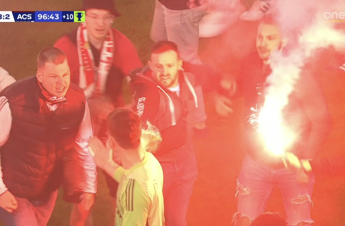 Rádi vám pomůžeme ve vašem momentě slávy, kluci... Hezké následující dny.