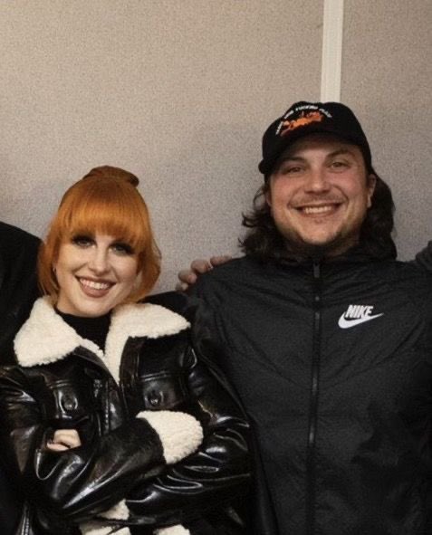 peachesdari's tweet photo. hayley wanting to be in a hundred bands before she dies and frank already having a hundred under his belt… when they gonna fag out together 🤨🤨🤨 https://t.co/bZXuiXHCyf