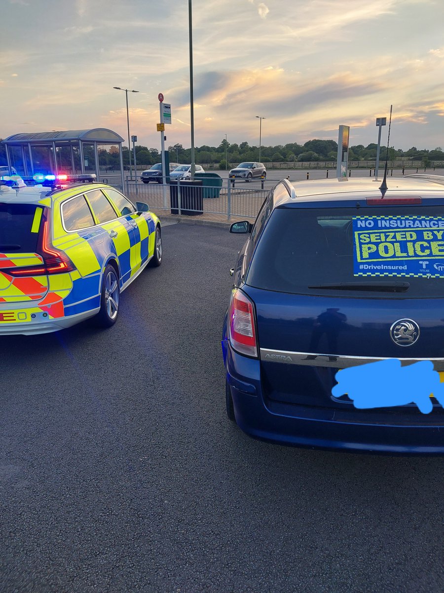 tvprp's tweet photo. XRC03 has stopped two uninsured vehicles so far this shift in the Bicester area this evening. The excuses keep coming and we keep recovering them. #noinsurancemeansnocar #Oxoncshift #P4245 #P8220 https://t.co/rlI3cKTj42