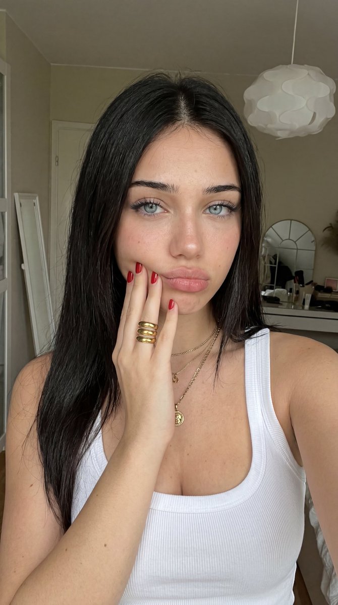 Lana blue tweet media