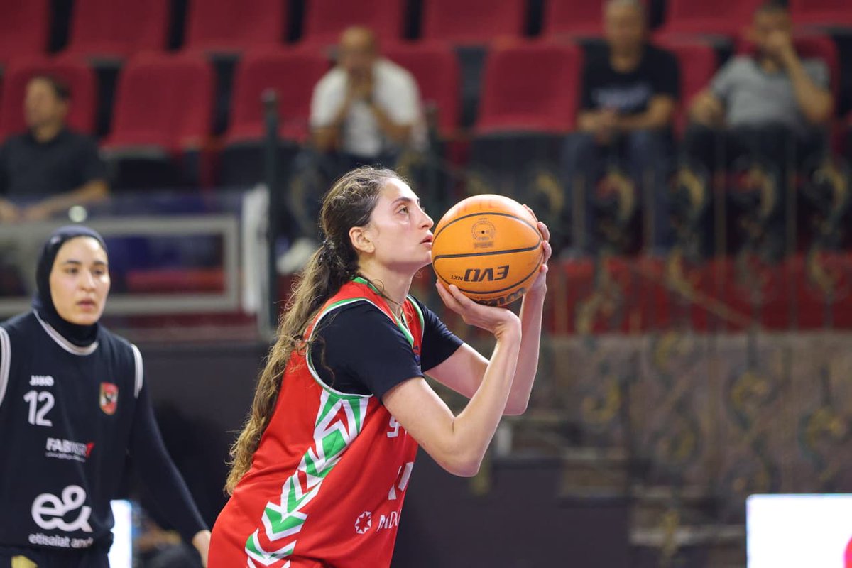 EBBFED's tweet photo. في ثاني مباريات نهائي دوري السوبر 🏆⛹🏻‍♀️

نادي سبورتنج يفوز بنتيجة 72-59 على النادي الأهلي، ويخطو خطوة أخرى نحو استعادة اللقب 🟢✅

#EBF | #الاتحاد_المصري_لكرة_السلة https://t.co/hB0GDQn9Eg