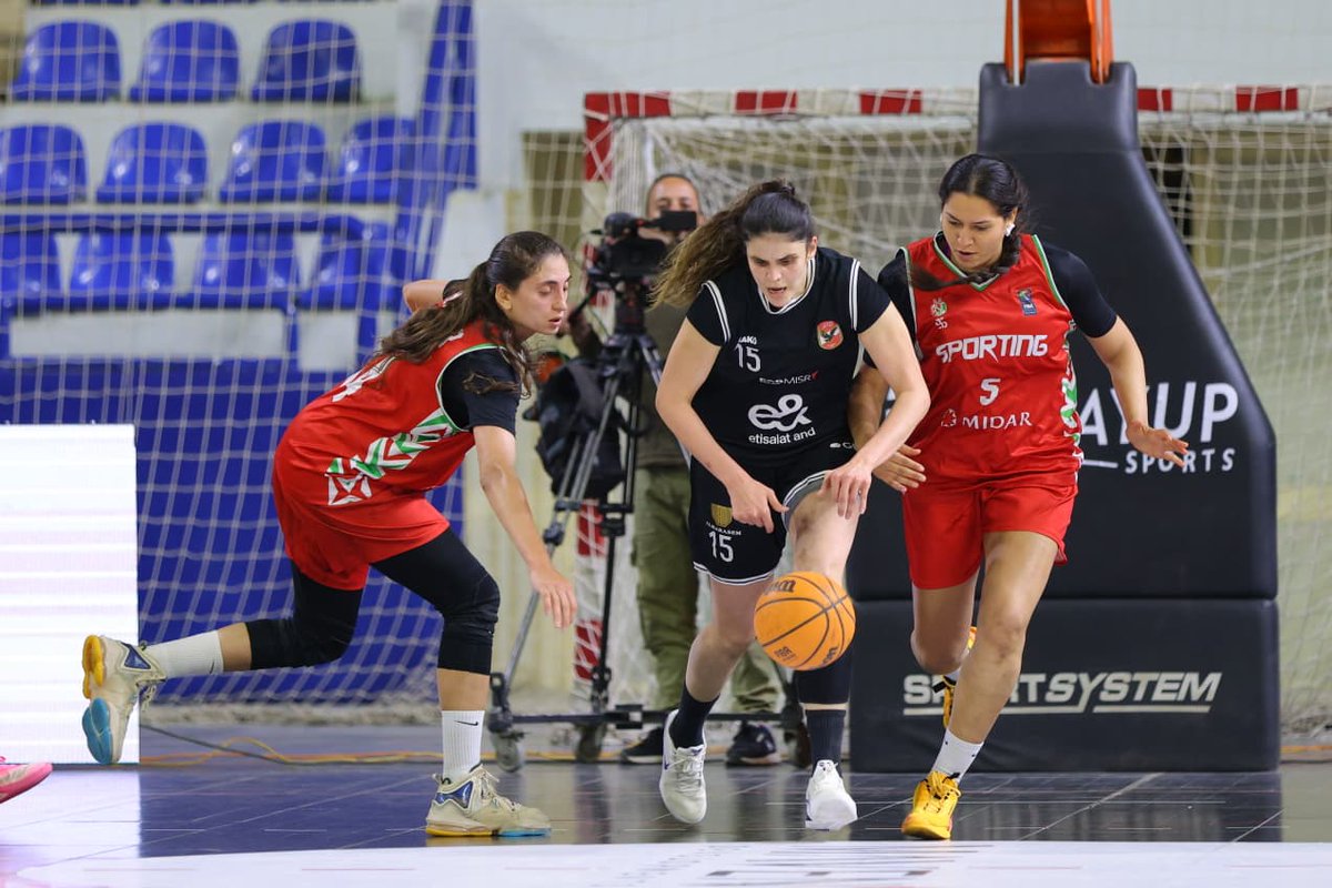 EBBFED's tweet photo. في ثاني مباريات نهائي دوري السوبر 🏆⛹🏻‍♀️

نادي سبورتنج يفوز بنتيجة 72-59 على النادي الأهلي، ويخطو خطوة أخرى نحو استعادة اللقب 🟢✅

#EBF | #الاتحاد_المصري_لكرة_السلة https://t.co/hB0GDQn9Eg