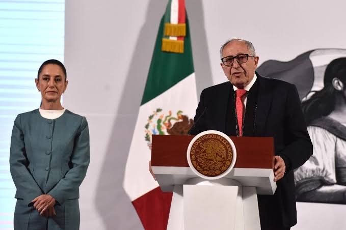 El Secretario de Salud, David Kershenobich Stalnikowitz, confirma que las parteras formarán parte del sistema de salud pública 🤡

MORENA pretende que los mexicanos vean cotidiana y normal la precarización del sistema de salud. De ese modo roban a manos llenas y nadie se queja.