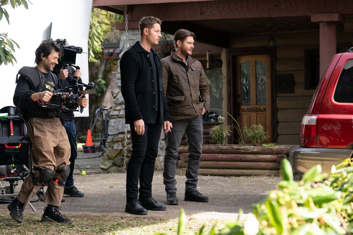 AcklesNews_'s tweet photo. Jensen Ackles and Justin Hartley
BTS #TrackerOnCBS https://t.co/bXZrXOmSd5