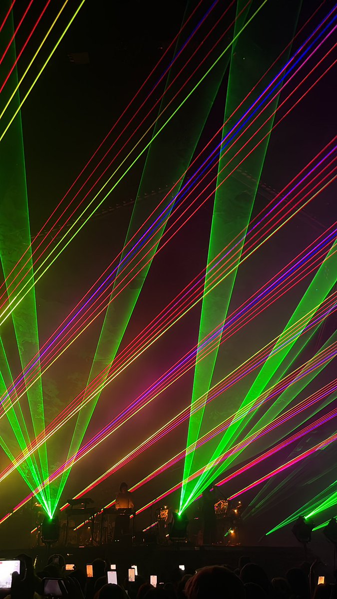 maxpenman3's tweet photo. Unbelievable @tameimpala https://t.co/NUWKqcyDLG