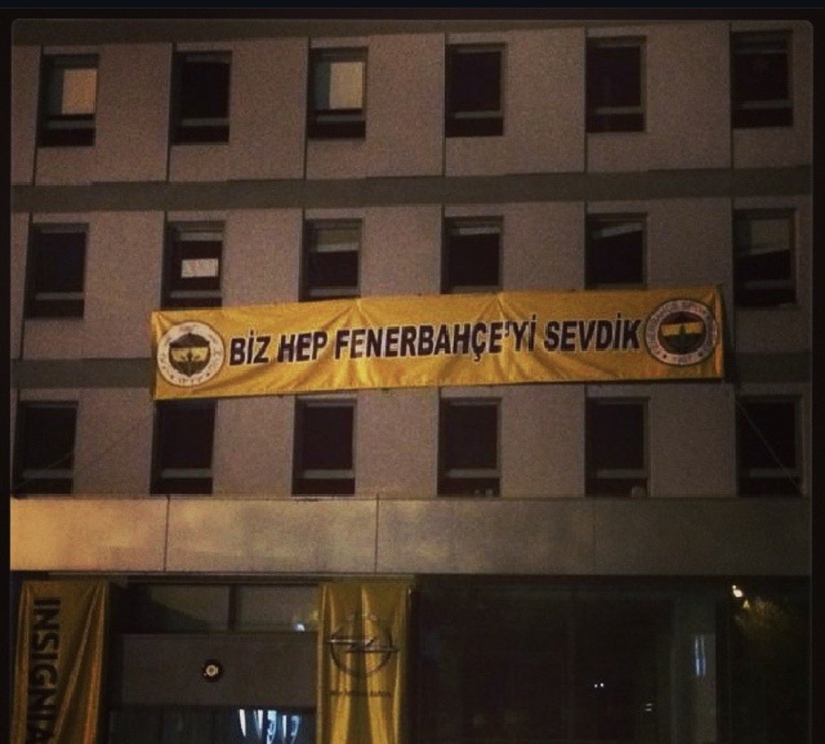 haluk_aksoy's tweet photo. Rezil liginizde kazandığınız masa başı şampiyonluğunuz hayırlı olmasın. Sakın ha sezonu sona erdi ancak Fenerbahçe sevgimiz sonsuza kadar sürecek. https://t.co/vCyttt07Kj