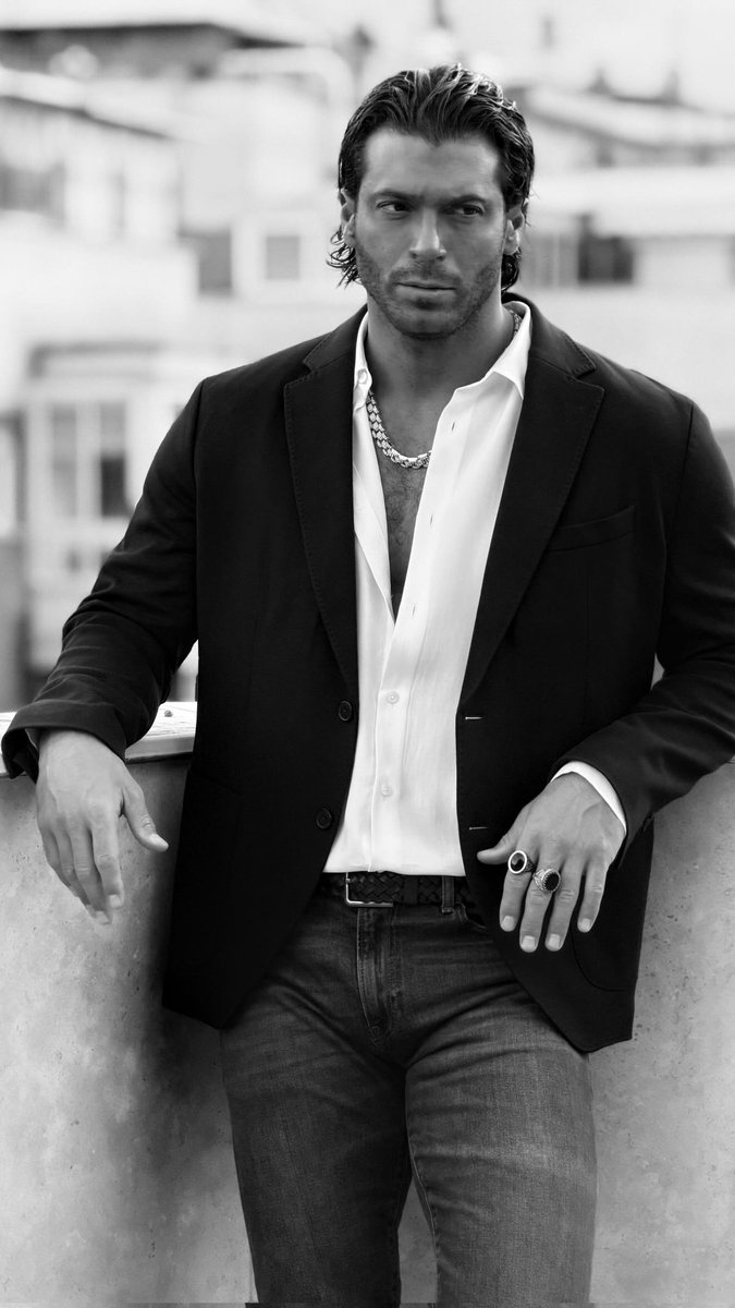 Está muy guapo... 💖.

#CanYaman