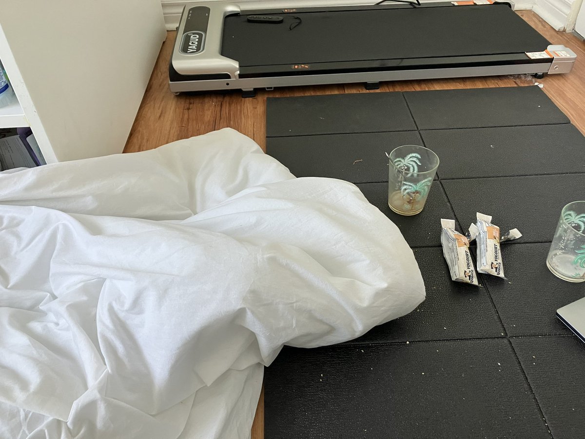 Bruh the sheets on my floor triggered me to binge